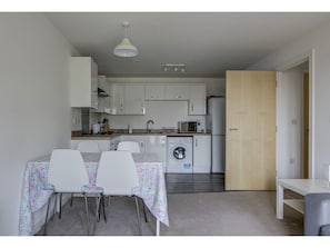 Apartment (2 Bedrooms) | In-room dining