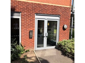 Property entrance - Large, Spacious and Modern apt for 4 in Manchester (Salford)