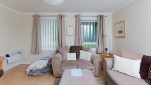 Unclassified image, 5 of 20, button - Festival Flat for 4 Overlooking Arthur's Seat (Edinburgh)