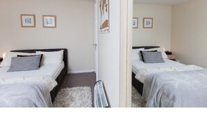 Unclassified image, 3 of 20, button - Festival Flat for 4 Overlooking Arthur's Seat (Edinburgh)