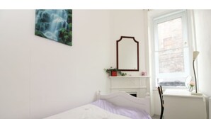 2 bedrooms, free WiFi - Quaint and Cozy City Centre Apartment Ideal for 3 (Edinburgh)