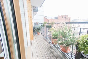 Balcony - Quiet, Spacious 1BR Hackney Central Flat for 3 (London)