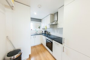 Private kitchen - Quiet, Spacious 1BR Hackney Central Flat for 3 (London)