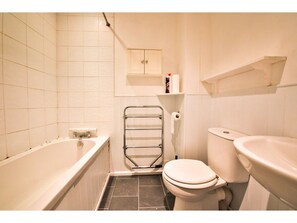 Shower, free toiletries