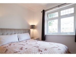 3 bedrooms, free WiFi - Spacious 3-br House W/conservatory in Greenwich (London)