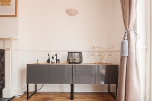 3 bedrooms, free WiFi - Spacious 3-br House W/conservatory in Greenwich (London)