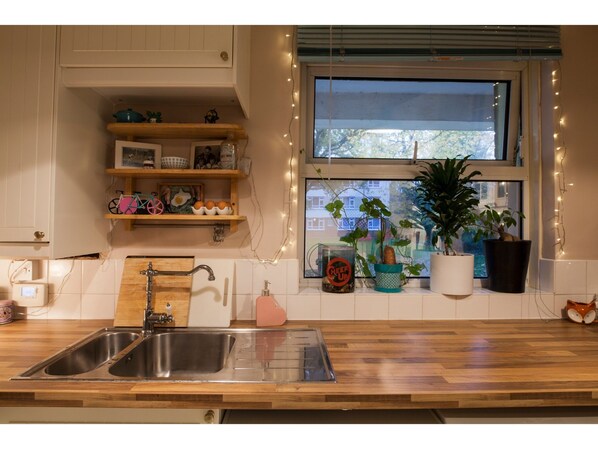 Private kitchen - Colourful, Comfortable Flat for 4 in Finsbury Park (London)