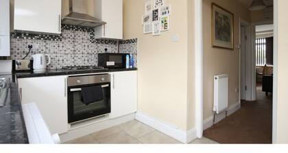 Holiday Home for 8 + Parking - Trendy Easy Oxford