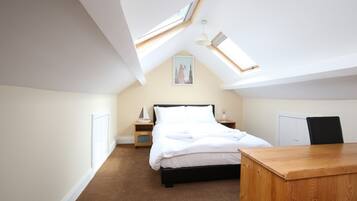 House (4 Bedrooms) | 4 bedrooms, iron/ironing board, free WiFi, bed sheets