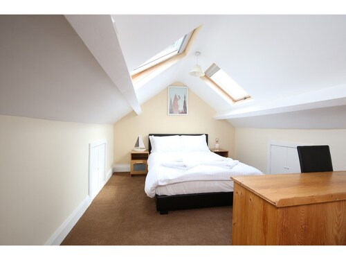 Holiday Home for 8 + Parking - Trendy Easy Oxford