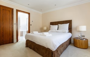 4 bedrooms, iron/ironing board, free WiFi - Rare and Gorgeous Hyde Park Mews House Sleeps 8 (London)