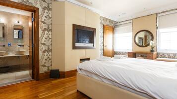 4 bedrooms, iron/ironing board, free WiFi