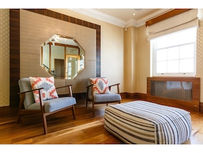 TV - Rare and Gorgeous Hyde Park Mews House Sleeps 8 (London)