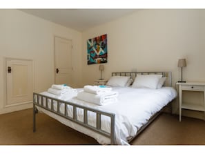 2 bedrooms, desk, free WiFi