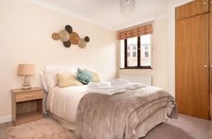 Apartment (2 Bedrooms) | 2 bedrooms, laptop workspace, iron/ironing board, free WiFi - Luxury and Spacious Flat for 6 in the City Centre (York)