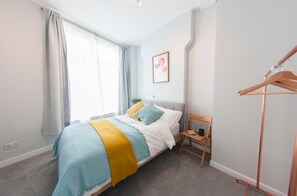 1 bedroom, iron/ironing board, free WiFi - Spacious one Bedroom Flat in South London (London)