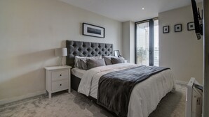 Unclassified image, 2 of 21, button - Spacious & Modern, 2BR in Manchester City Centre (Manchester)