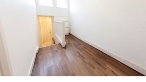 Unclassified image, 3 of 17, button - Spacious 2 Bedroom Flat in Queens Park - Sleeps 6 (London)