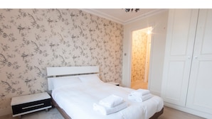 Unclassified image, 4 of 17, button - Spacious 2 Bedroom Flat in Queens Park - Sleeps 6 (London)
