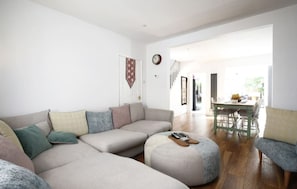 House (2 Bedrooms) | Living area