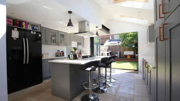 House (2 Bedrooms) | Private kitchen | Full-size fridge, microwave, oven, stovetop