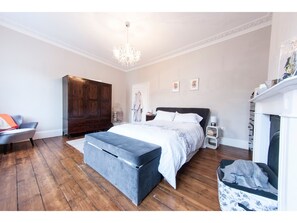 House (4 Bedrooms) | 4 bedrooms, iron/ironing board, free WiFi, bed sheets - Spacious, Homey 4-br Home For 8 in Peckham (London)