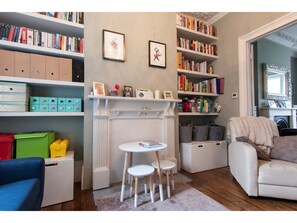 House (4 Bedrooms) | Room amenity - Spacious, Homey 4-br Home For 8 in Peckham (London)