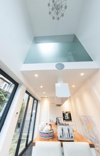 Spacious, Homey 4-br Home For 8 in Peckham