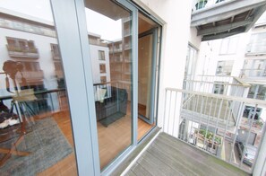 Balcony - Spacious Riverside Flat for 4 in Stratford (London)