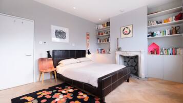 2 bedrooms, iron/ironing board, cots/infant beds, free WiFi