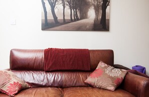 TV - Cozy, Complete Flat for 4 in Leith (Edinburgh)