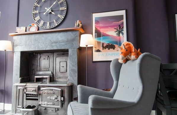 1 bedroom, iron/ironing board, free WiFi - Stylish 1BR Tenement in City Centre for 4 (Edinburgh)