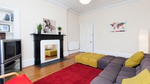 Living area - Stylish/spacious/central! Fab Festival Flat For 4 (Edinburgh)