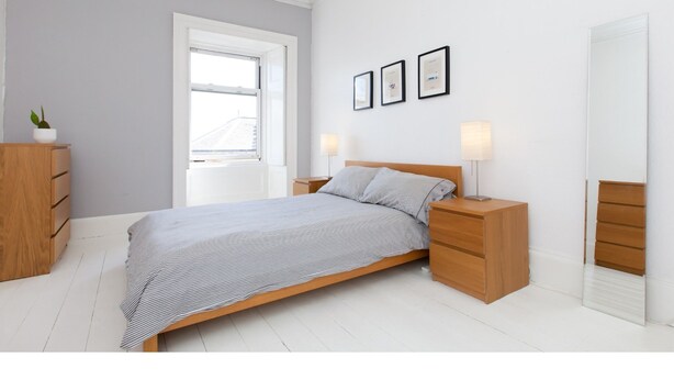 Room - Stylish/spacious/central! Fab Festival Flat For 4 (Edinburgh)