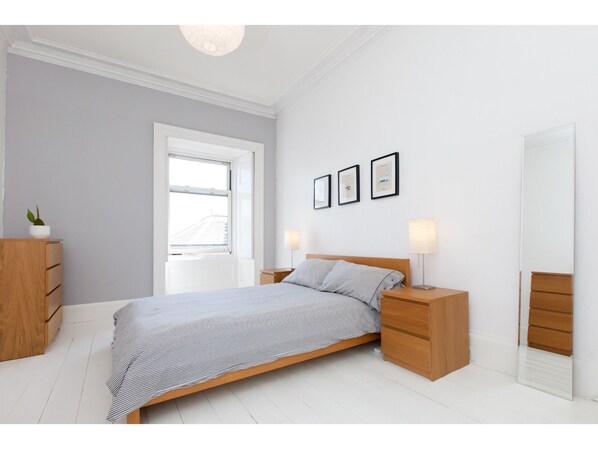 2 bedrooms, iron/ironing board, free WiFi