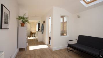 House (3 Bedrooms) | Living area | TV