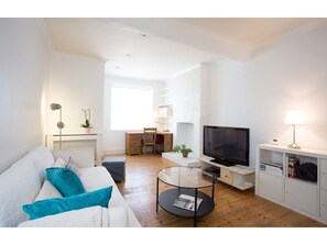 House (3 Bedrooms) | Living room | TV - Stunning House in Historic Central Cambridge for 7 (Cambridge)