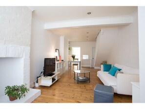 House (3 Bedrooms) | Living area | TV