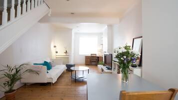 House (3 Bedrooms) | Living area | TV