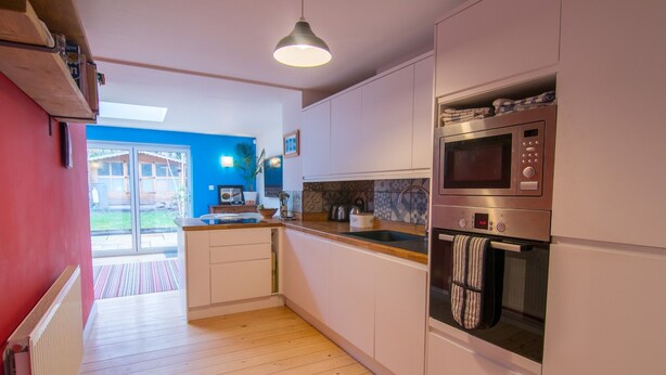Private kitchen - Spacious 2BR Garden Flat for 6 in Bristol (Bristol)