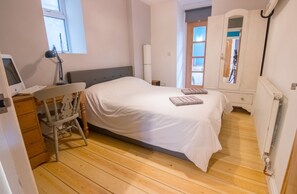 2 bedrooms, desk, free WiFi - Spacious 2BR Garden Flat for 6 in Bristol (Bristol)