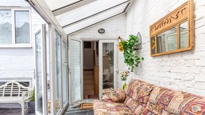 Unclassified image, 2 of 17, button - The Studio at The Coopers Arms - Sleeps 4 (Cambridge)