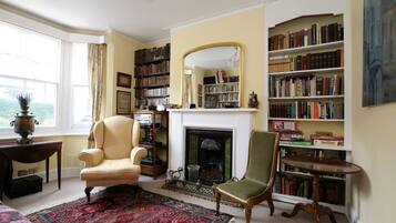 House (4 Bedrooms) | Living area | TV, fireplace, DVD player, books