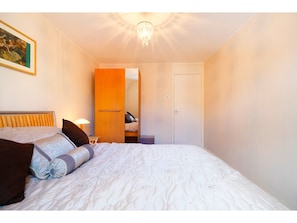 2 多间卧室、熨斗/熨衣板、免费 WiFi