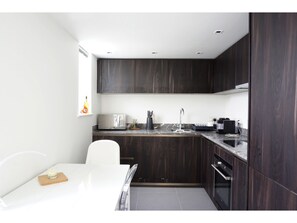 アパートメント (2 Bedrooms) | 専用キッチン | 大型冷蔵庫、電子レンジ、オーブン、コンロ