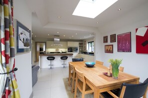 House (5 Bedrooms) | In-room dining