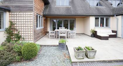 Stunning 5 Bed Garden Home - Oxford