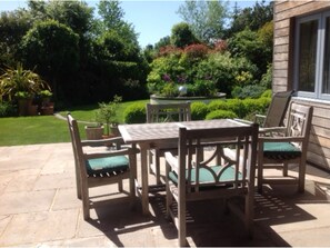 Outdoor dining - Stunning 5 Bed Garden Home - Oxford (Oxford)