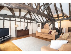 House (2 Bedrooms) | Living area | 50-inch Smart TV with digital channels, TV, Netflix