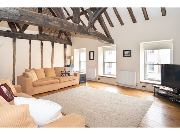 House (2 Bedrooms) | Living room | 50-inch Smart TV with digital channels, TV, Netflix